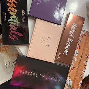 Makeup eyeshadow palettes